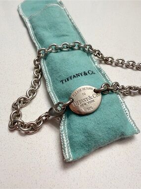 TIFFANY & CO Return to Tiffany Oval Tag Necklace